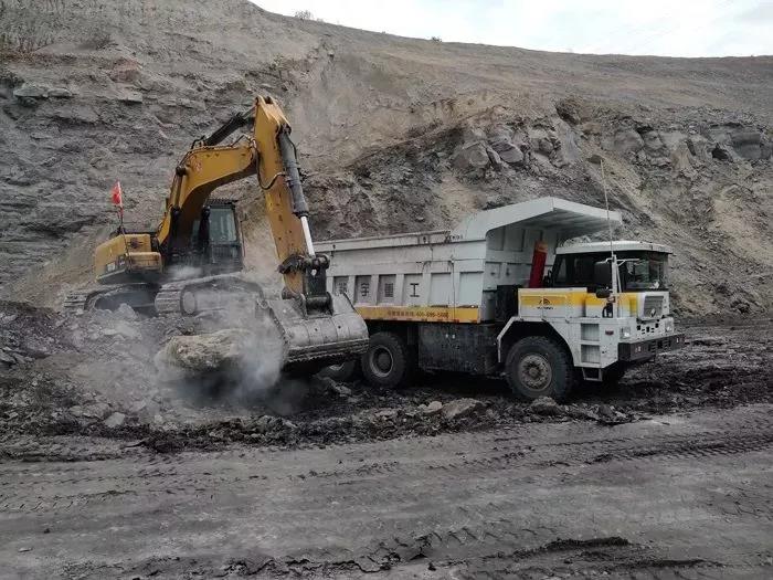 百乐博重装纯电动矿用车内蒙试车